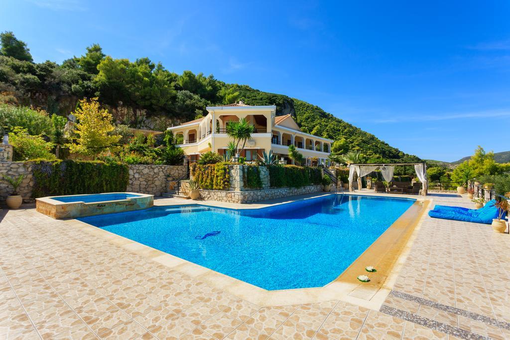 קרי Villa Akros And Suites מראה חיצוני תמונה