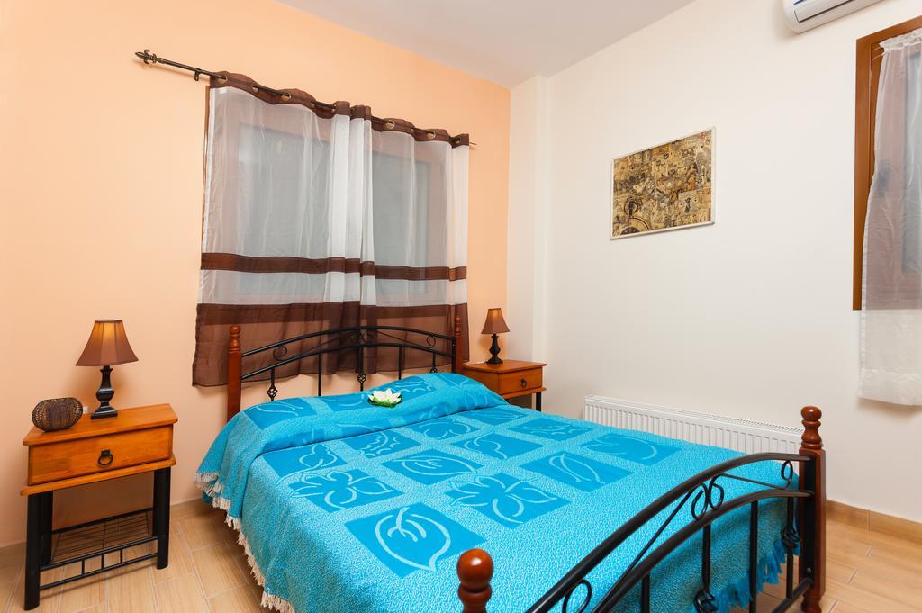 קרי Villa Akros And Suites מראה חיצוני תמונה
