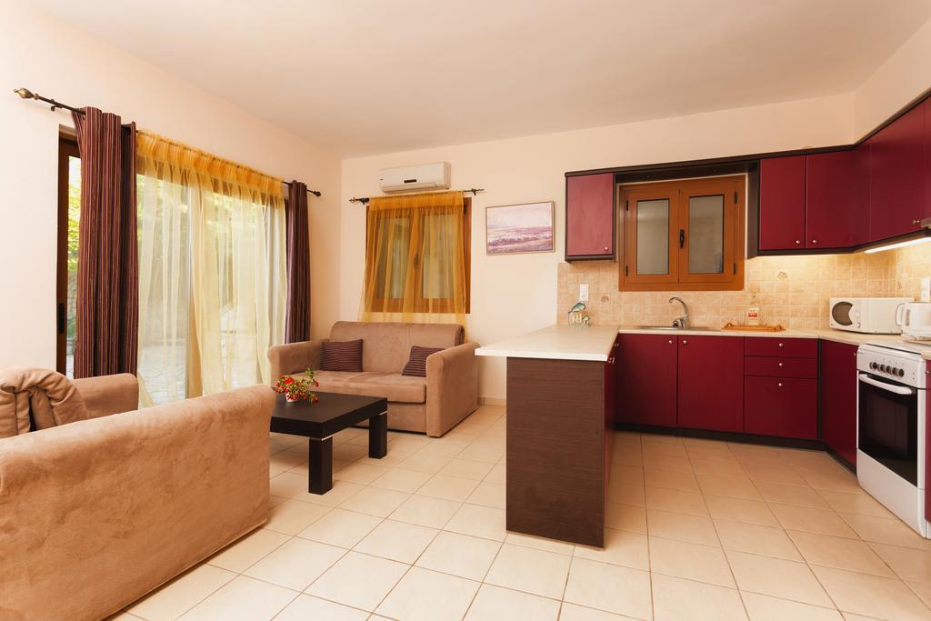 קרי Villa Akros And Suites מראה חיצוני תמונה