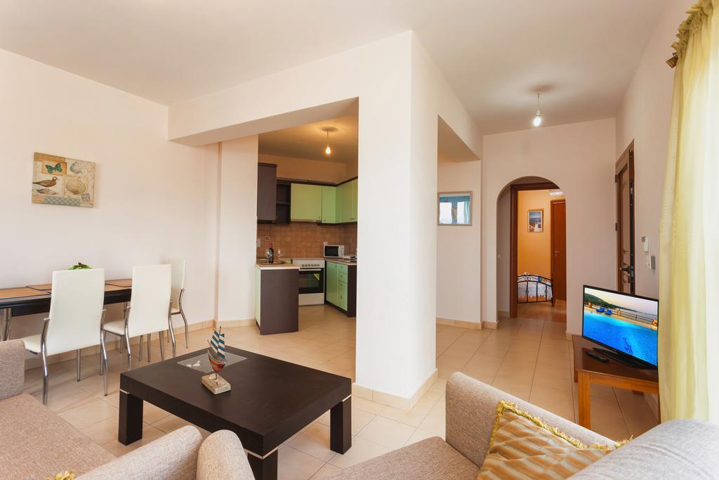 קרי Villa Akros And Suites מראה חיצוני תמונה