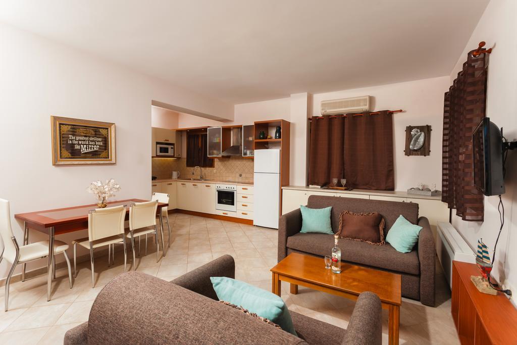 קרי Villa Akros And Suites מראה חיצוני תמונה