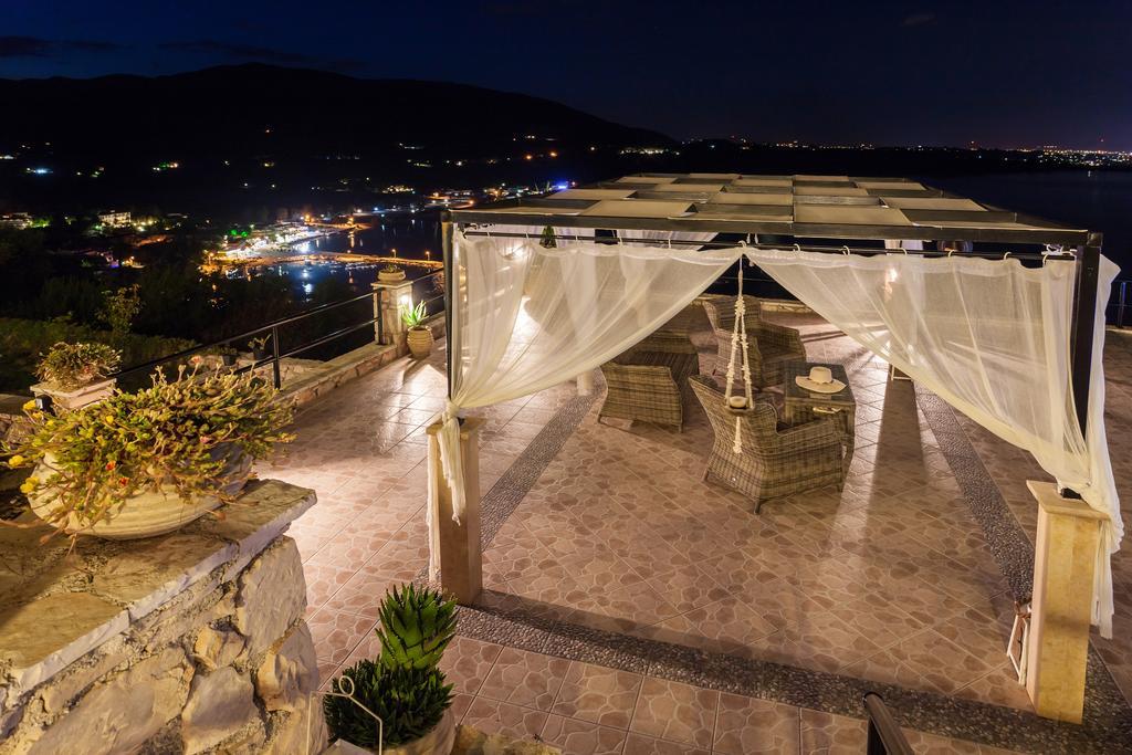 קרי Villa Akros And Suites מראה חיצוני תמונה