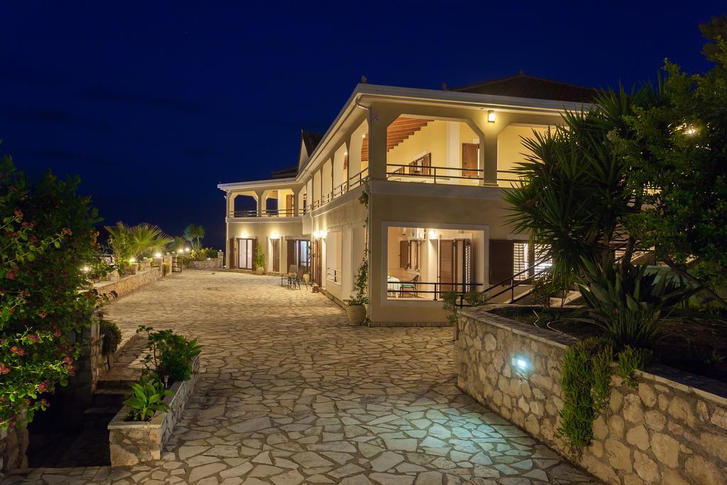 קרי Villa Akros And Suites מראה חיצוני תמונה