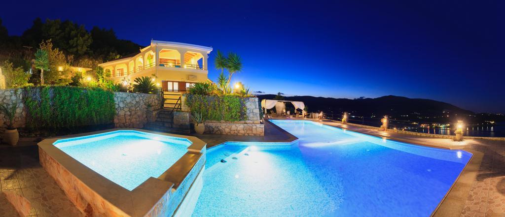 קרי Villa Akros And Suites מראה חיצוני תמונה