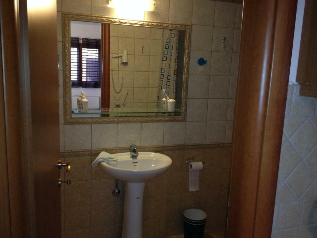 קרי Villa Akros And Suites מראה חיצוני תמונה